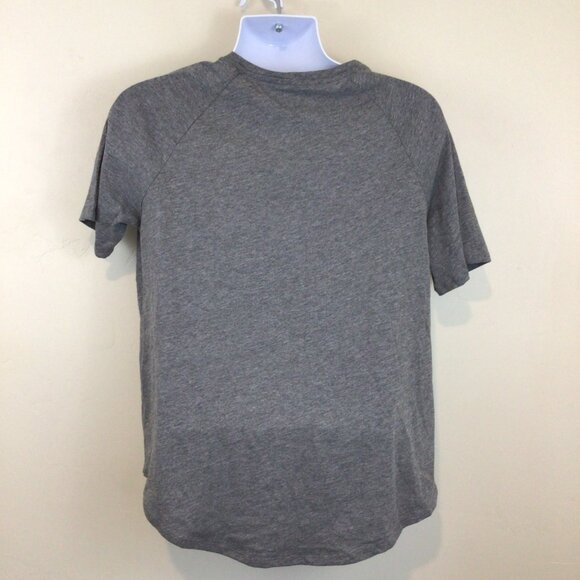 Under Armour Grey Loose Heat Gear Tee Shirt Athletic NWT - Picture 4 of 6